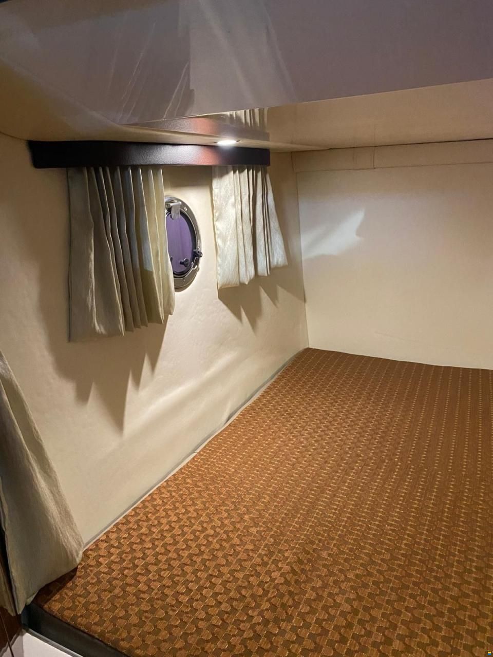 Regal 28 Express Cruiser