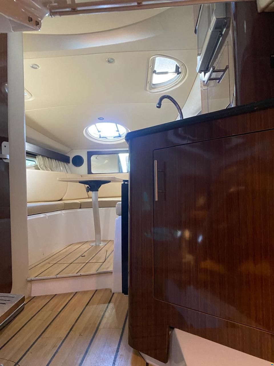 Regal 28 Express Cruiser