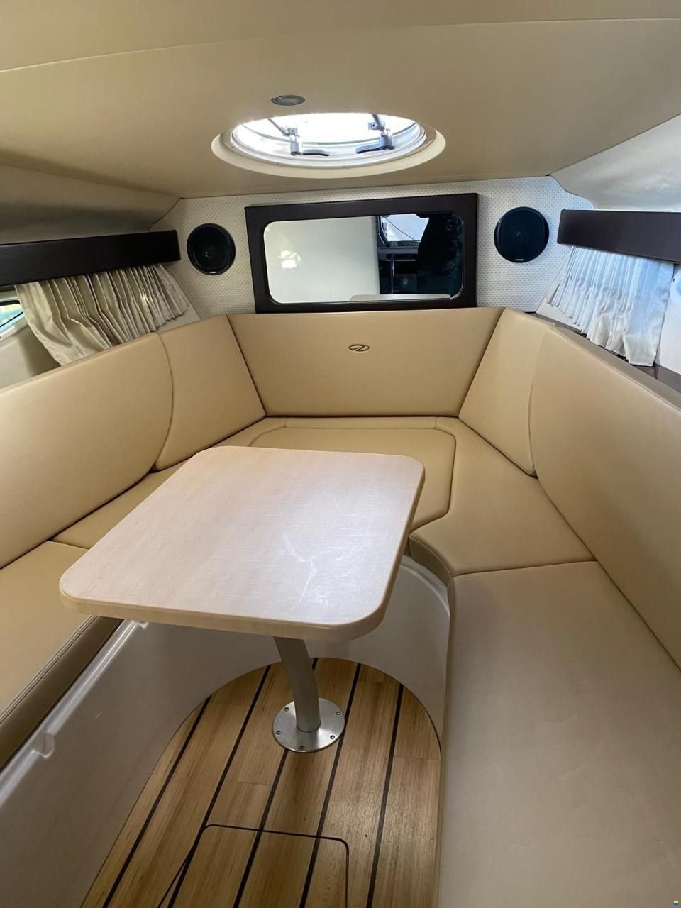 Regal 28 Express Cruiser