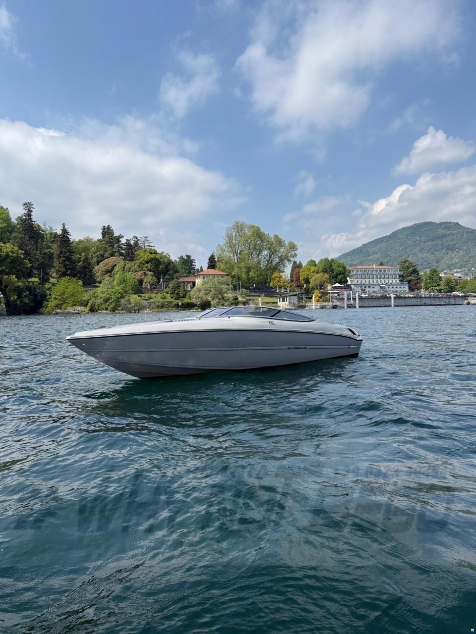 Stingray Cuddy 225 SX