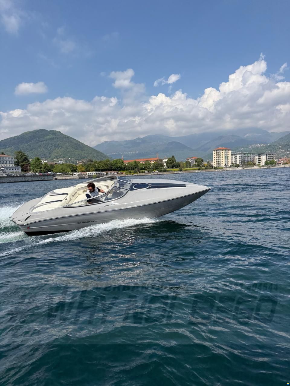 Stingray Cuddy 225 SX
