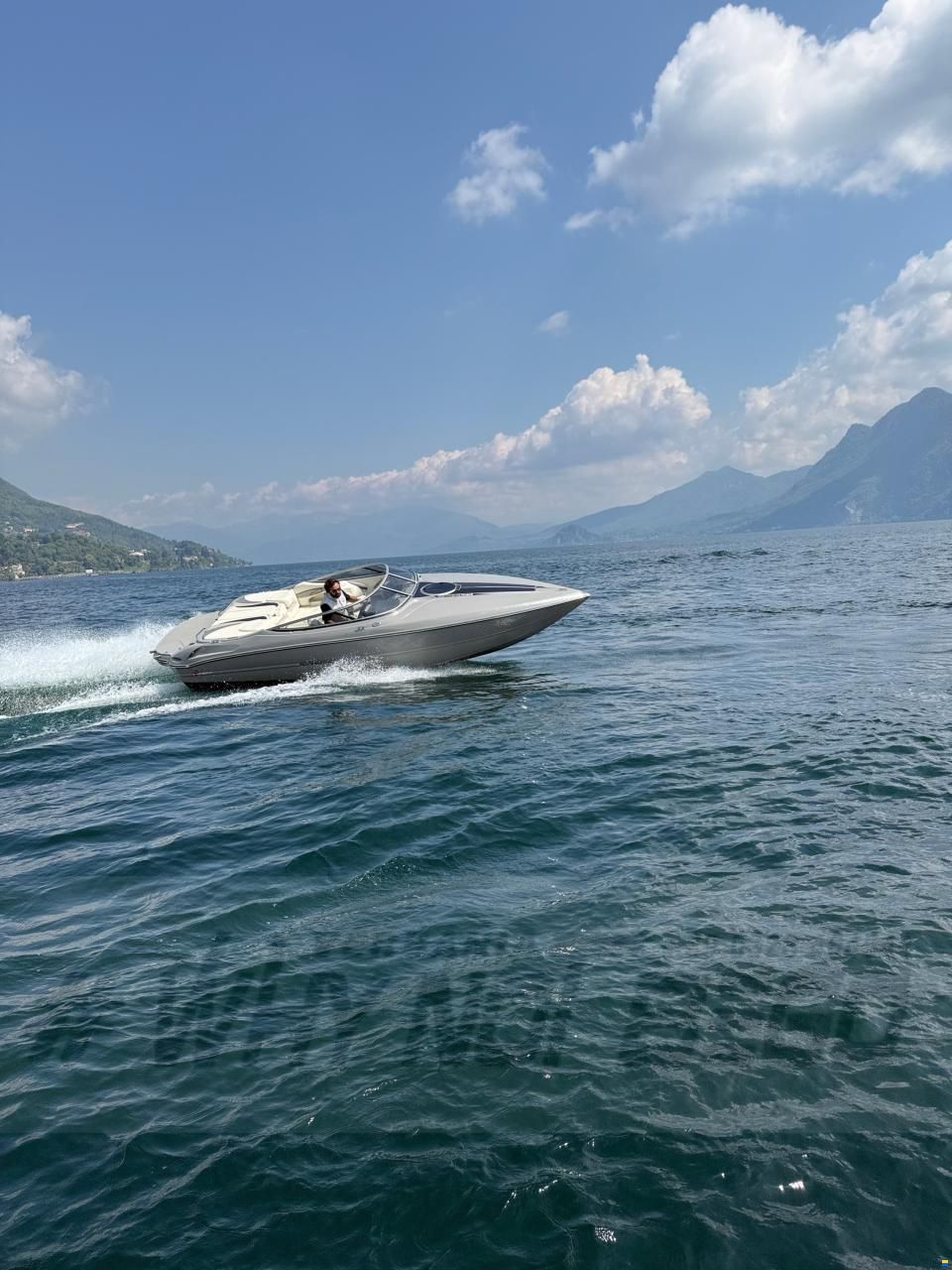 Stingray Cuddy 225 SX