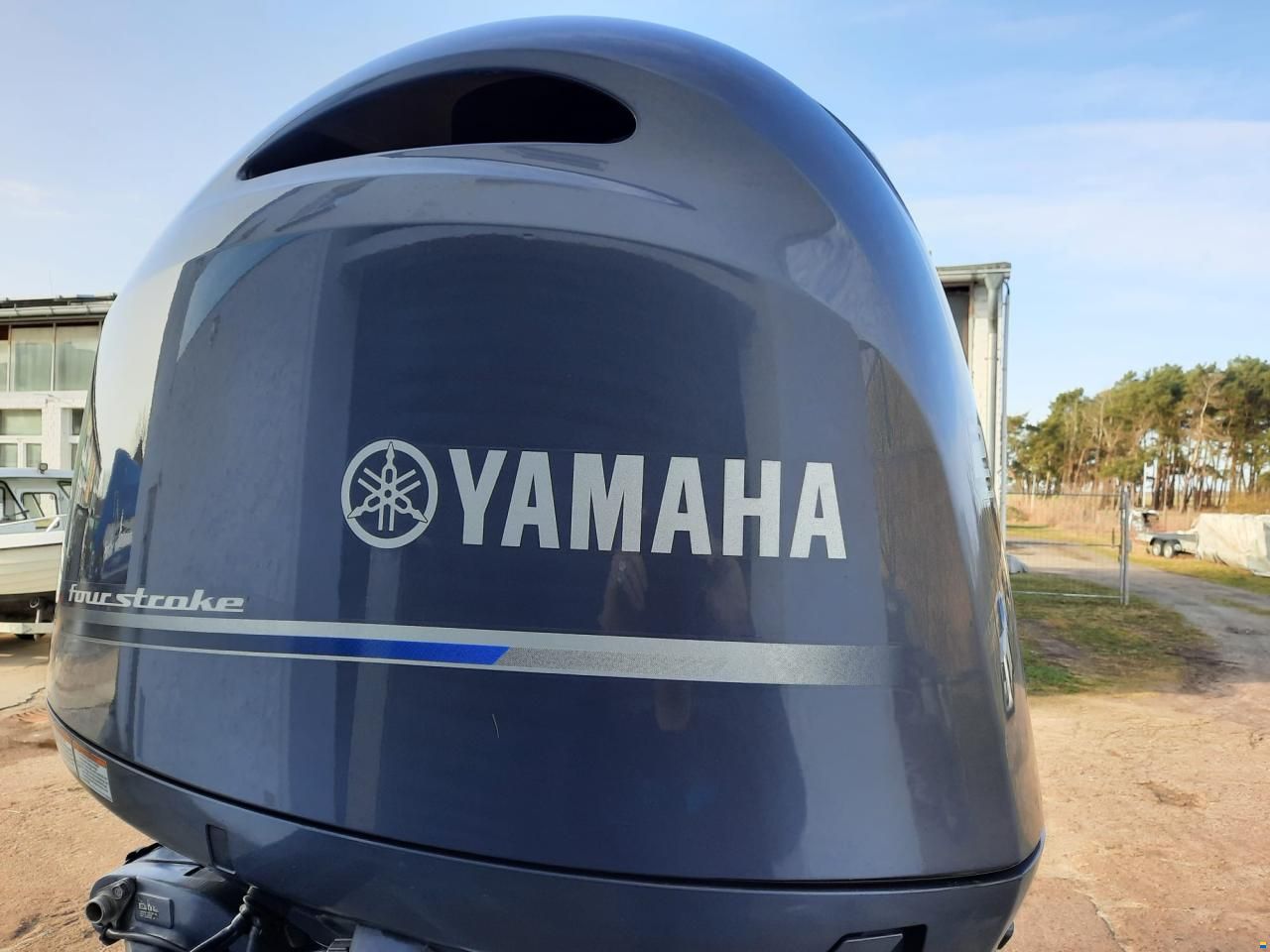 Yamaha F200