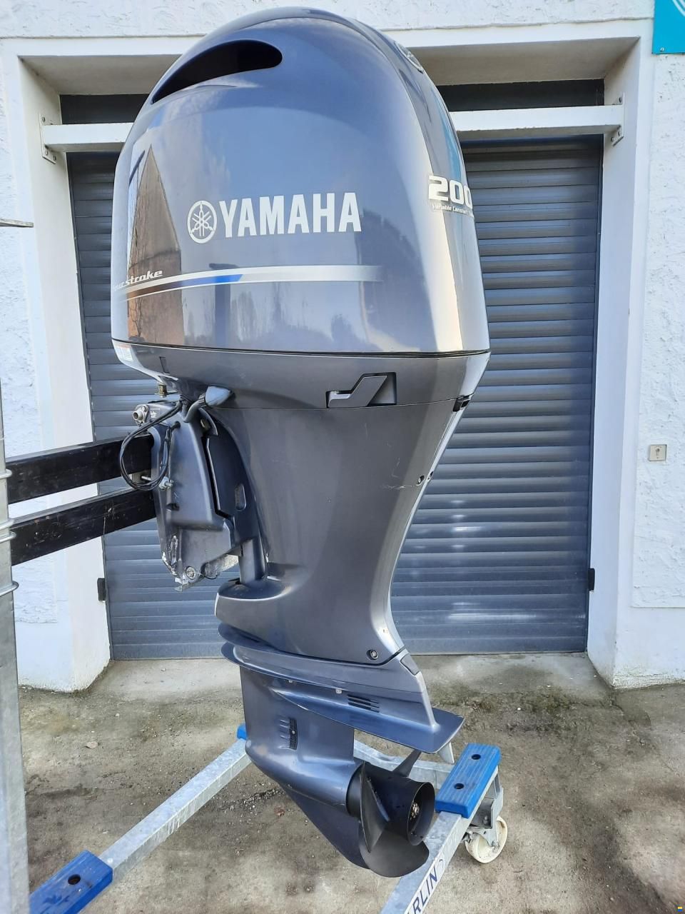 Yamaha F200