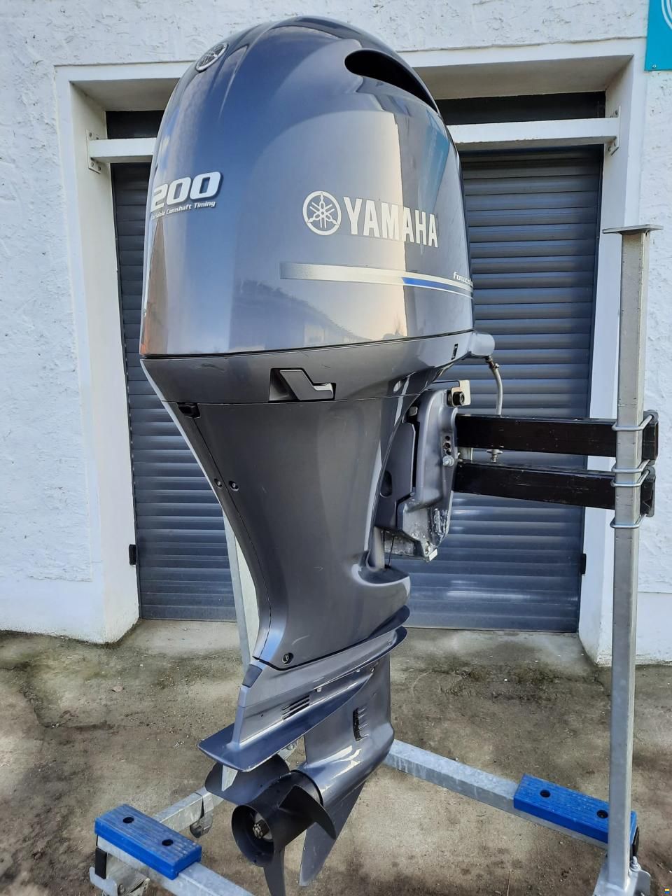 Yamaha F200