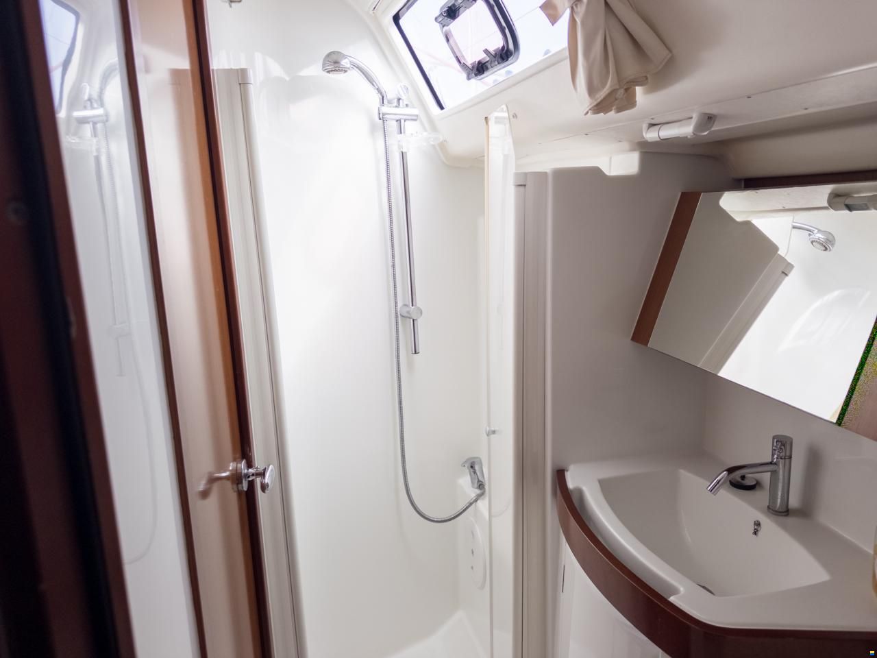 Beneteau Oceanis 43