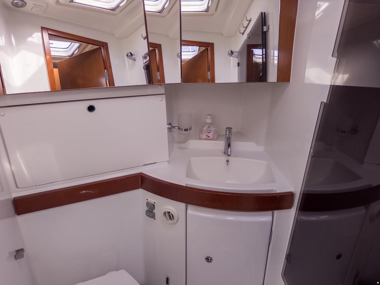 Beneteau Oceanis 43