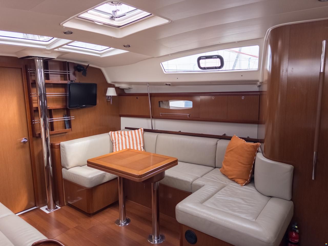 Beneteau Oceanis 43