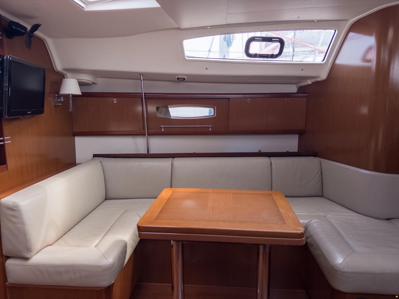 Beneteau Oceanis 43