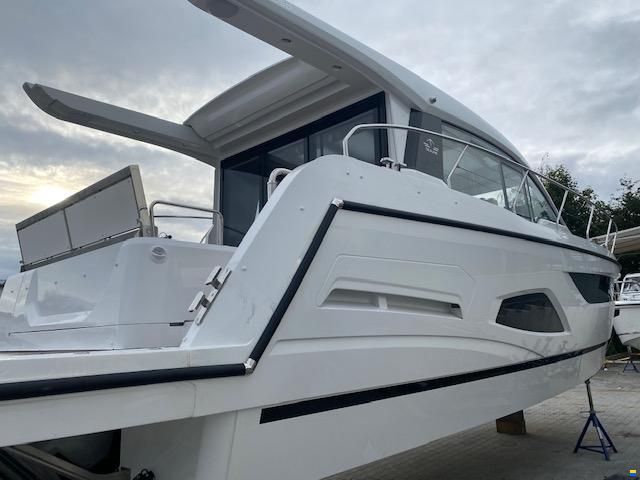 Sealine C390