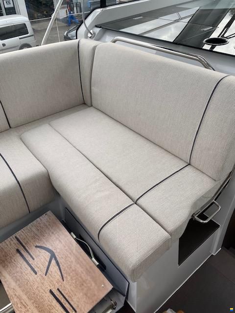 Sealine C390