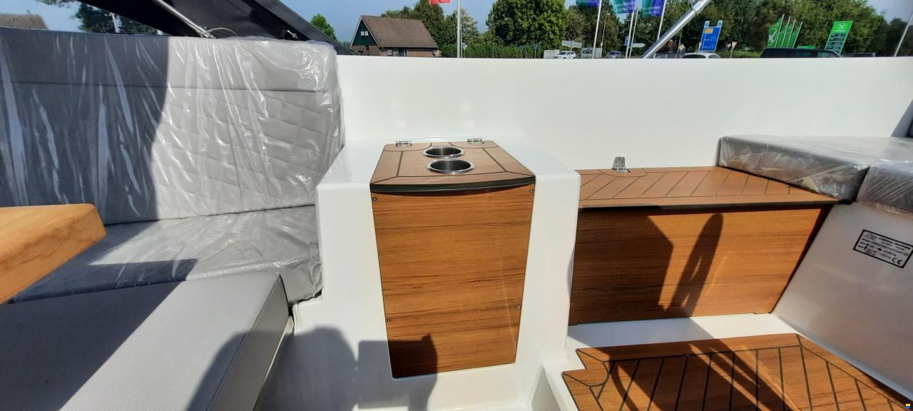 Corsiva 650 TENDER