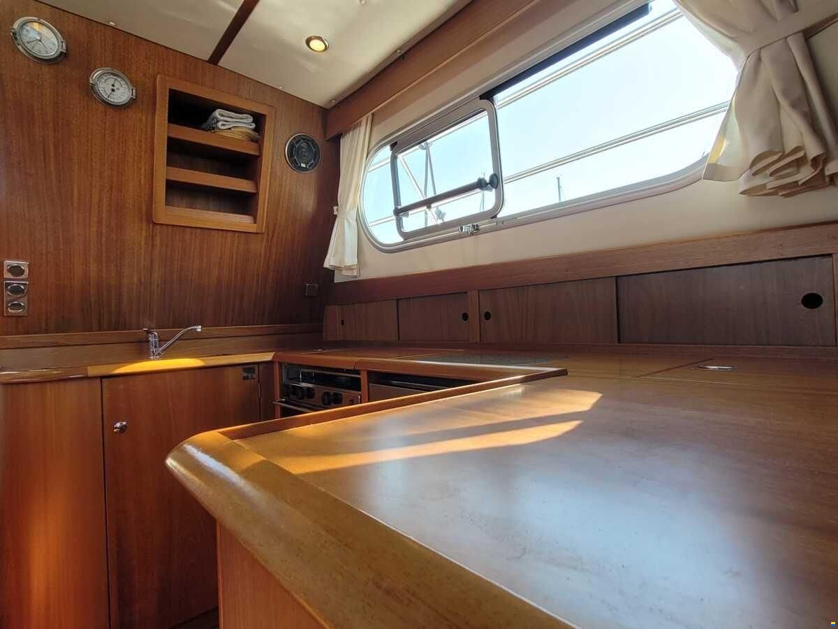 Nimbus 380 Commander