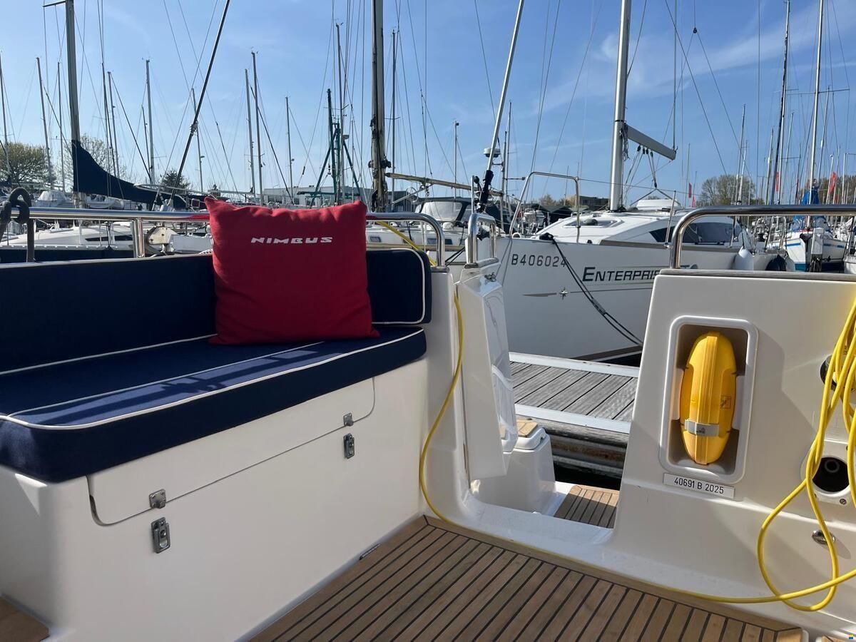 Nimbus 380 Commander