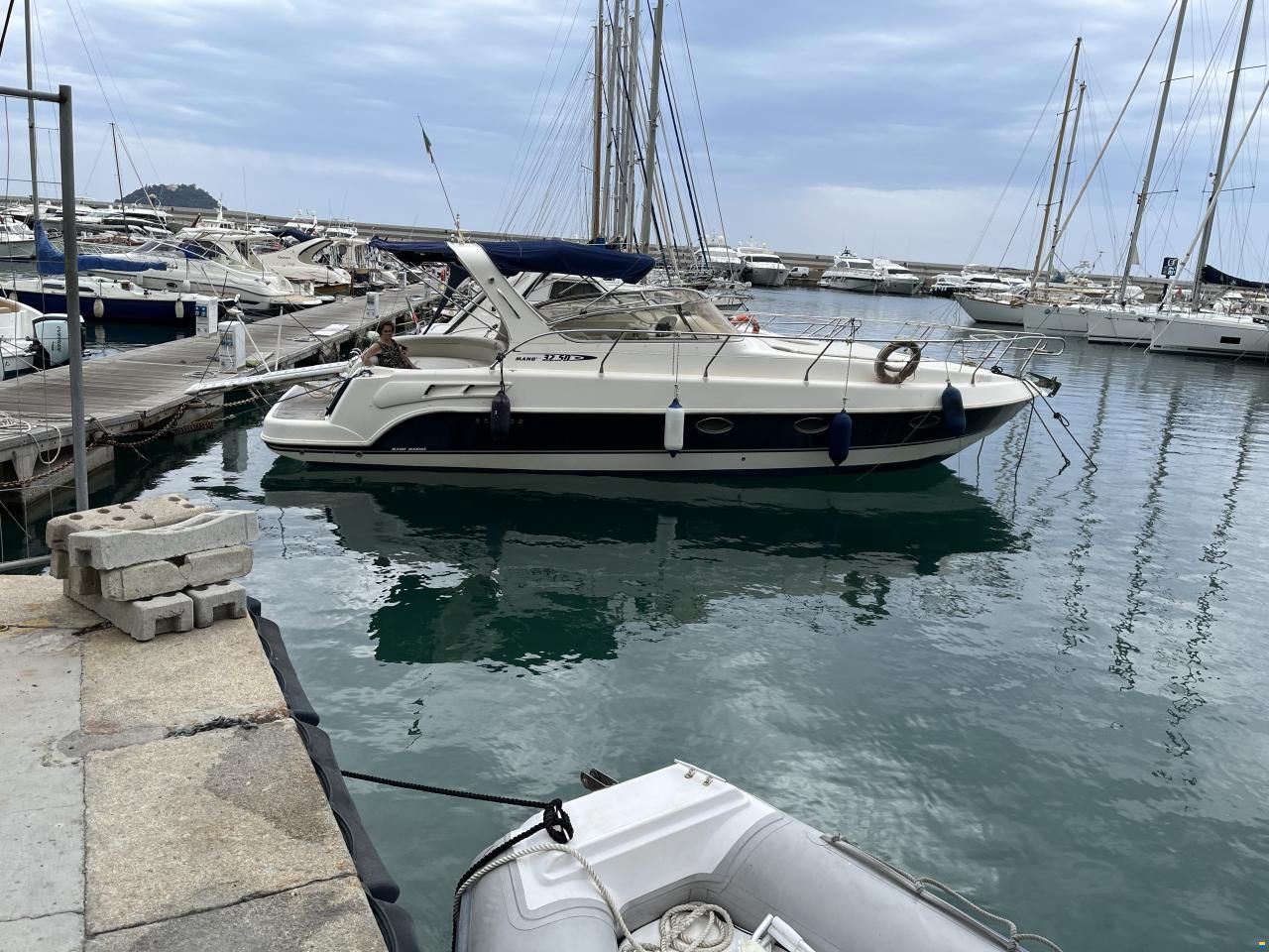 Man&ograve; 32.50