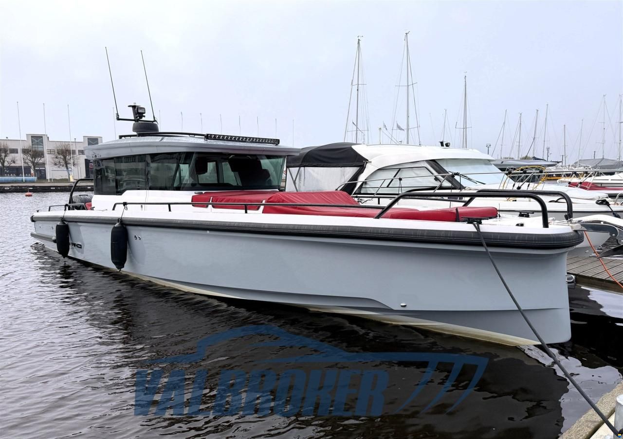 Axopar 37 XC Cross Cabin