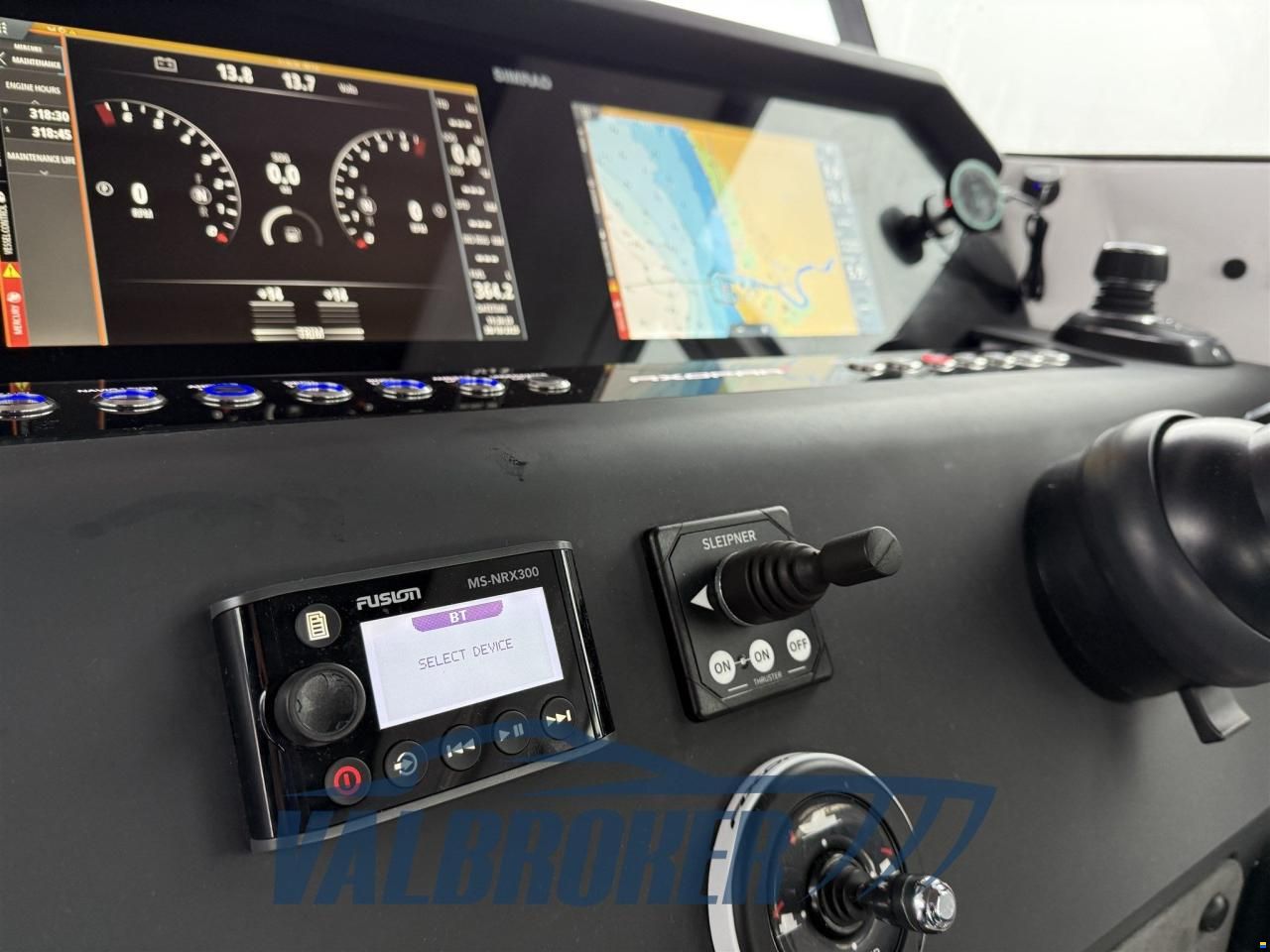 Axopar 37 XC Cross Cabin