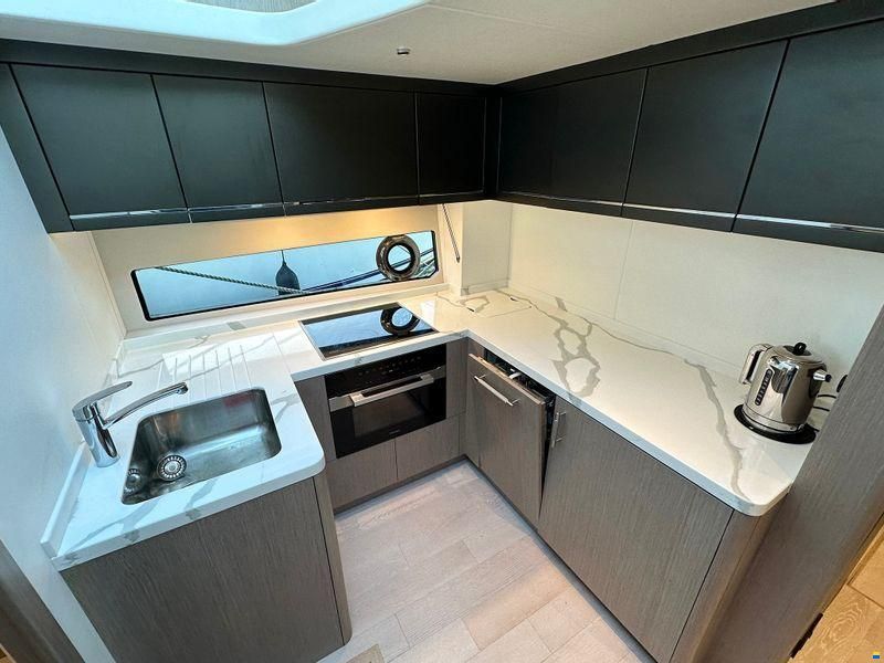 Sunseeker Predator 60 Evo