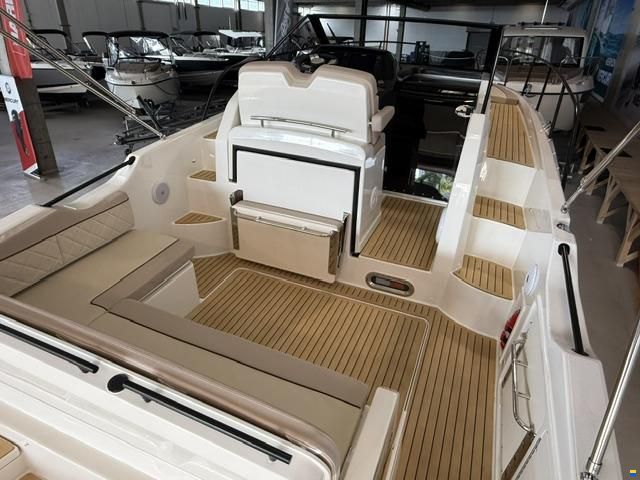 Quicksilver Activ 875 Sundeck mit 2x 250PS