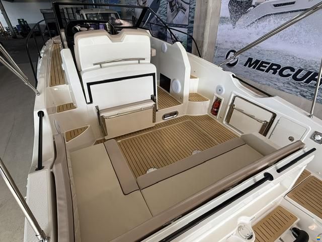 Quicksilver Activ 875 Sundeck mit 2x 250PS