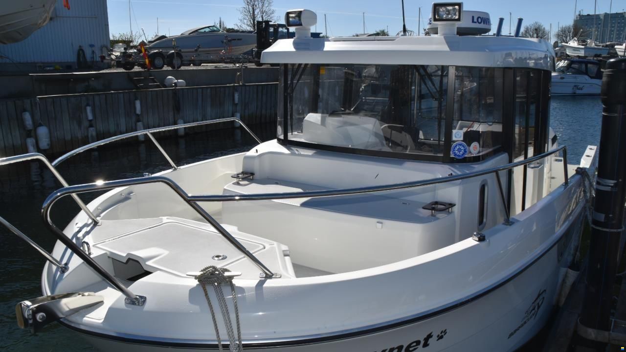 BENETEAU UTOMBORDARE BARRACUDA 8