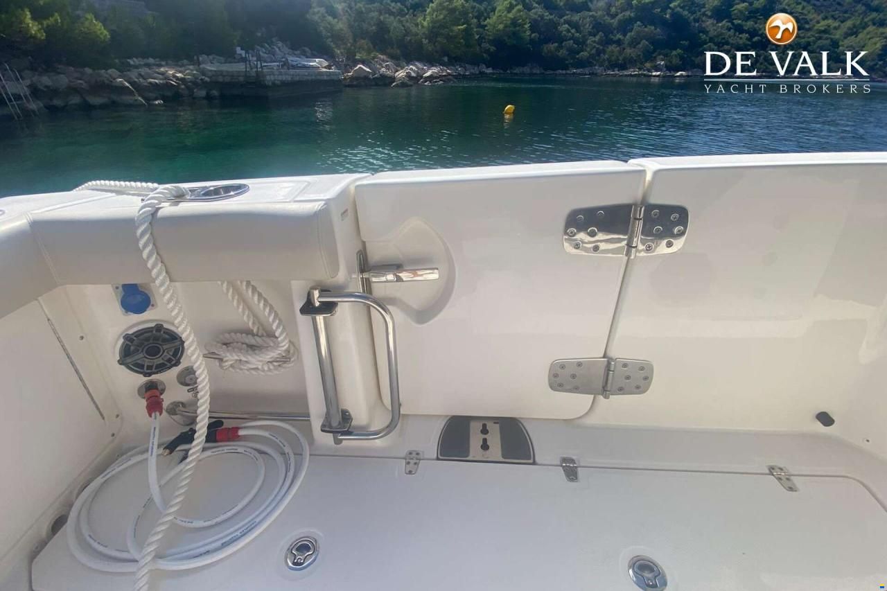Boston Whaler 330 Outrage