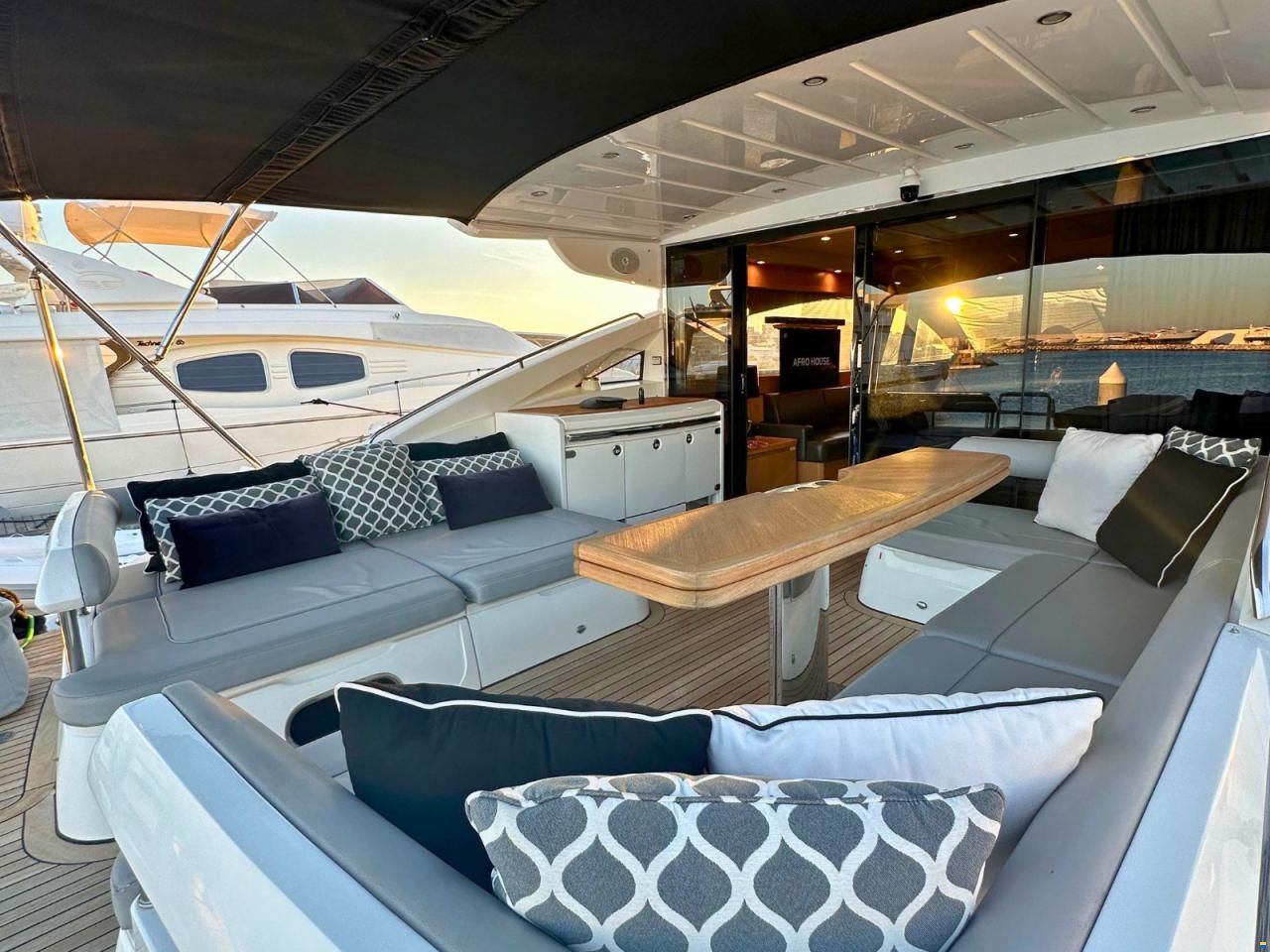 Princess V65