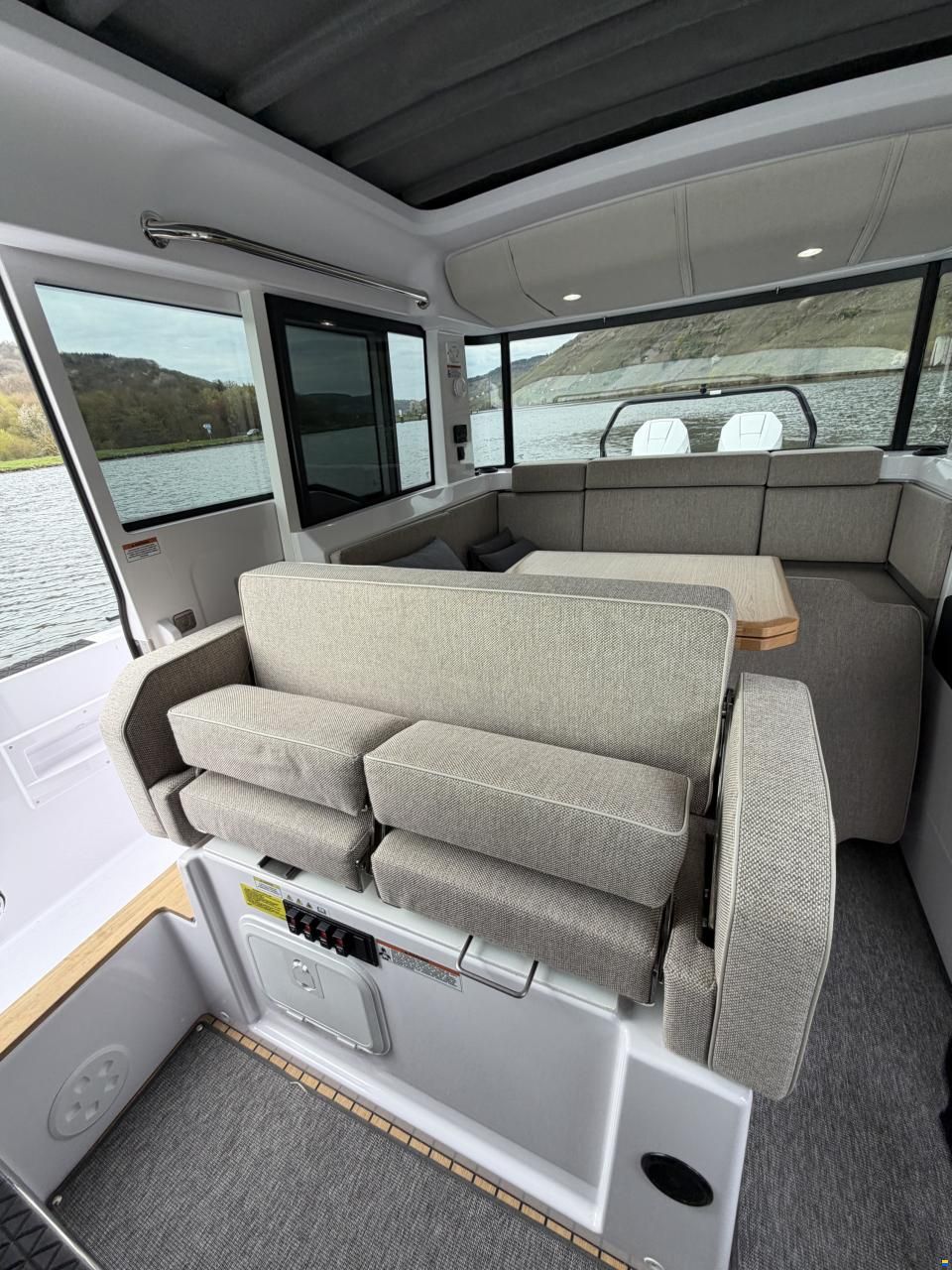 Axopar 37 XC Cross Cabin