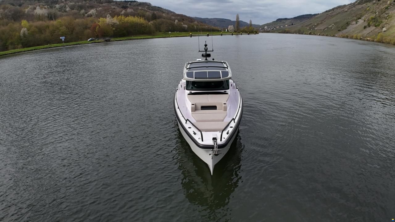 Axopar 37 XC Cross Cabin