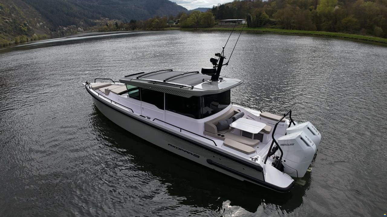 Axopar 37 XC Cross Cabin