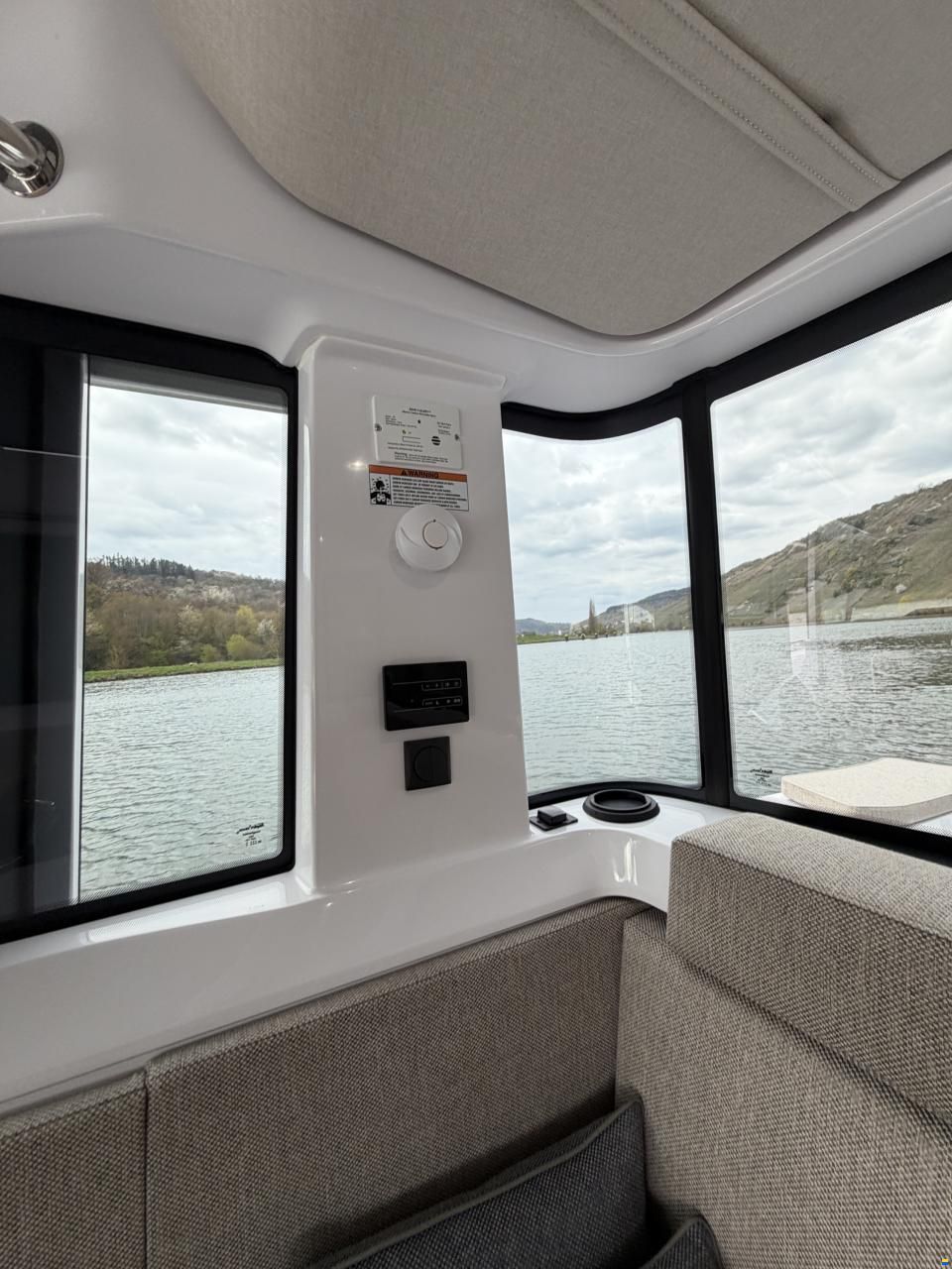 Axopar 37 XC Cross Cabin