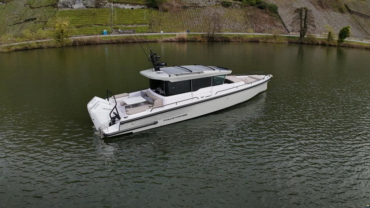 Axopar 37 XC Cross Cabin