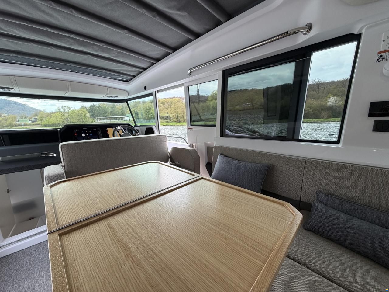 Axopar 37 XC Cross Cabin