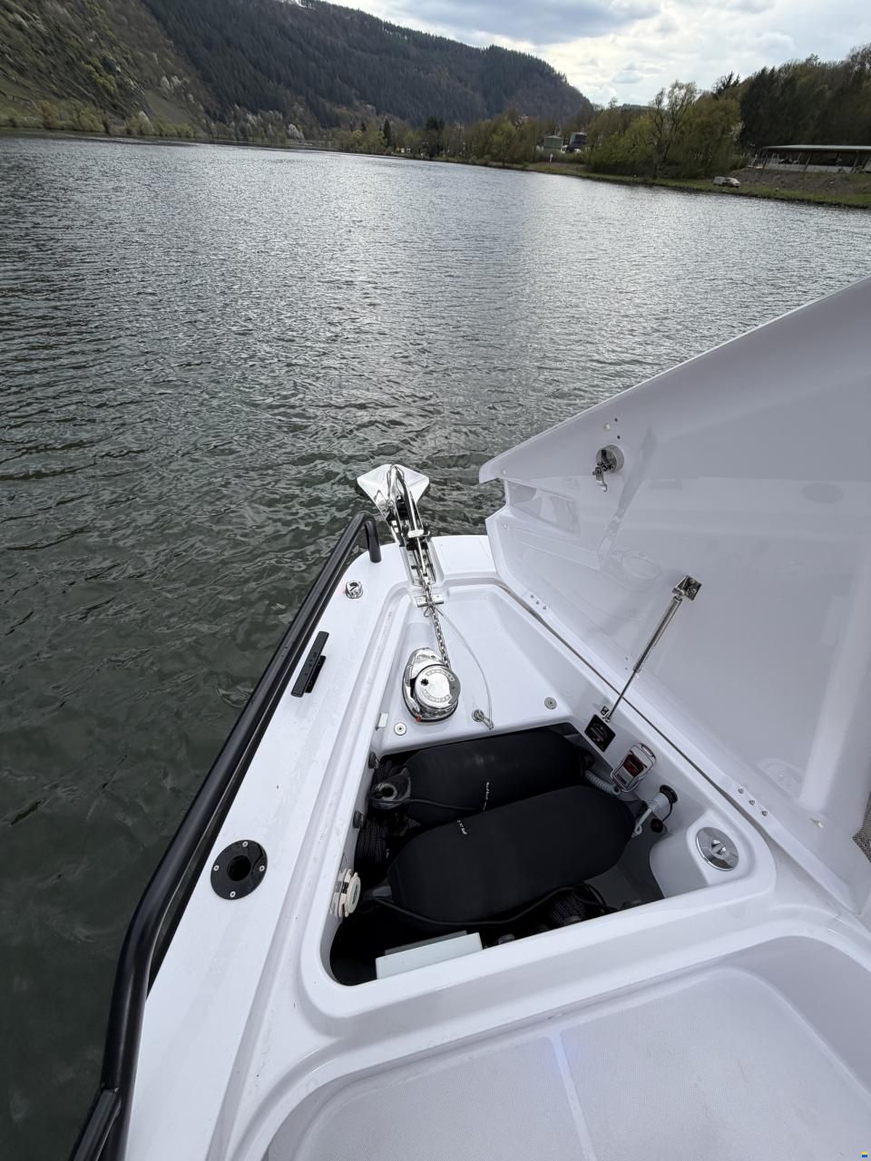 Axopar 37 XC Cross Cabin