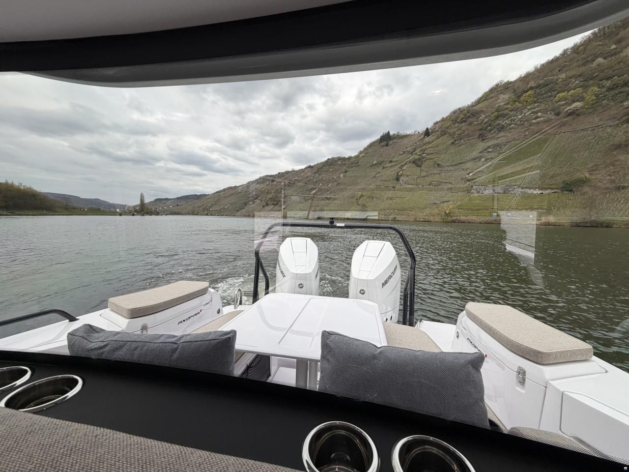 Axopar 37 XC Cross Cabin