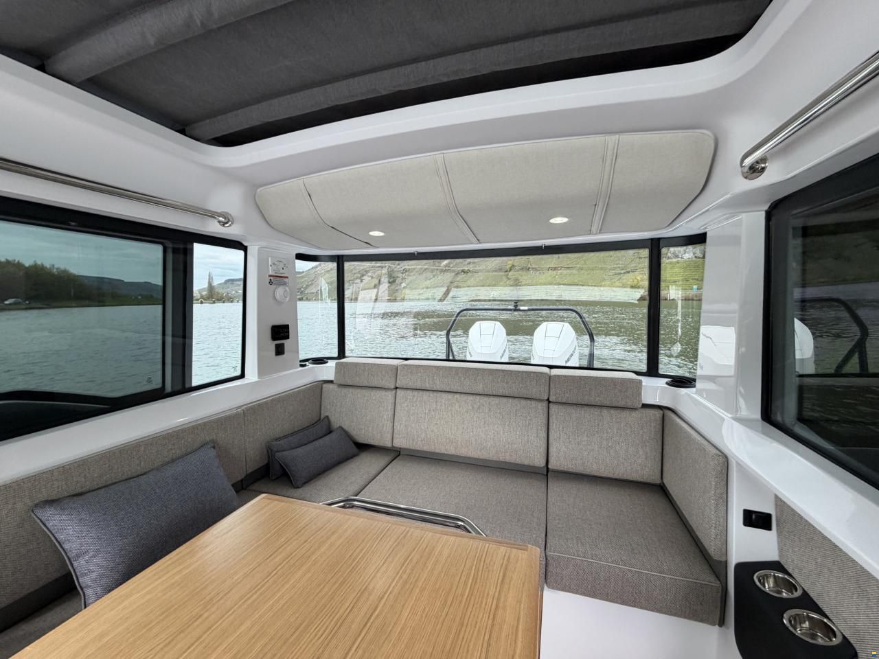 Axopar 37 XC Cross Cabin