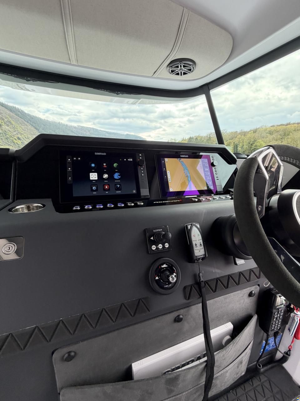 Axopar 37 XC Cross Cabin