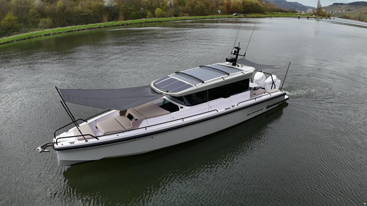 Axopar 37 XC Cross Cabin