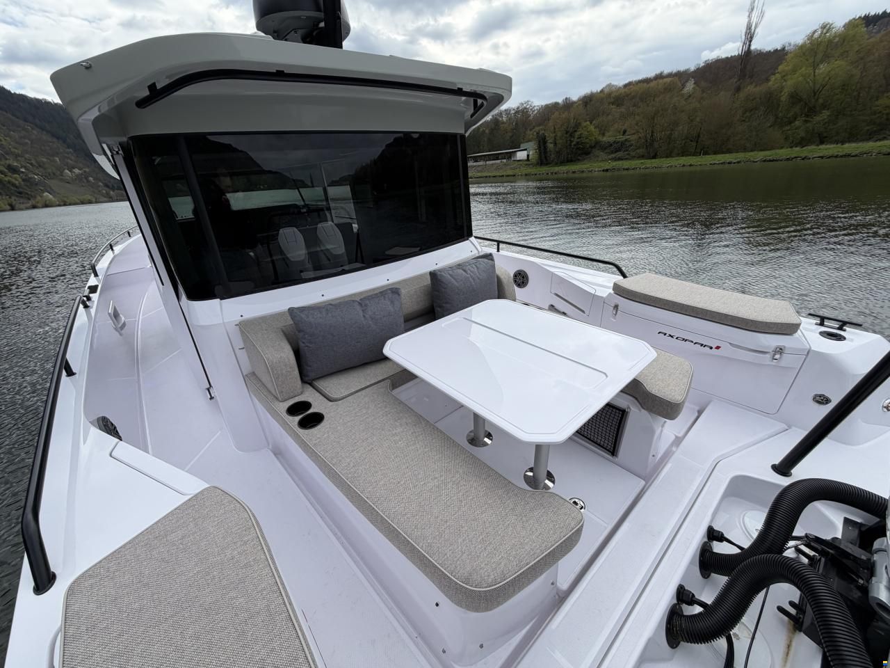 Axopar 37 XC Cross Cabin