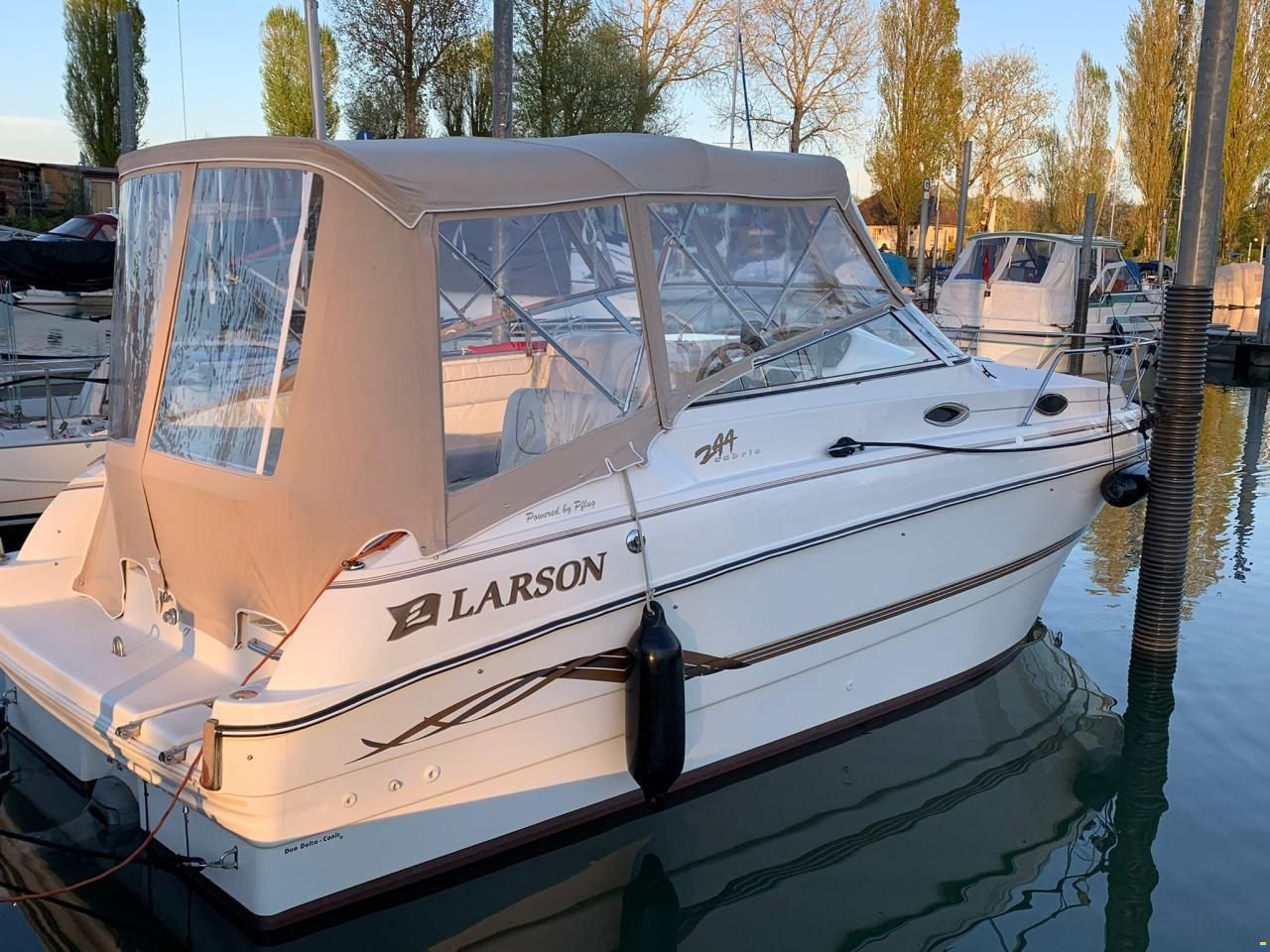 Larson Cabrio 244