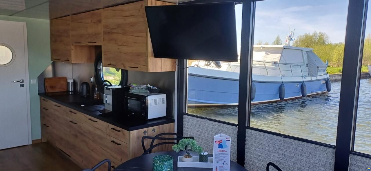 Campi 400 Houseboat Met Mooie Ligplaats