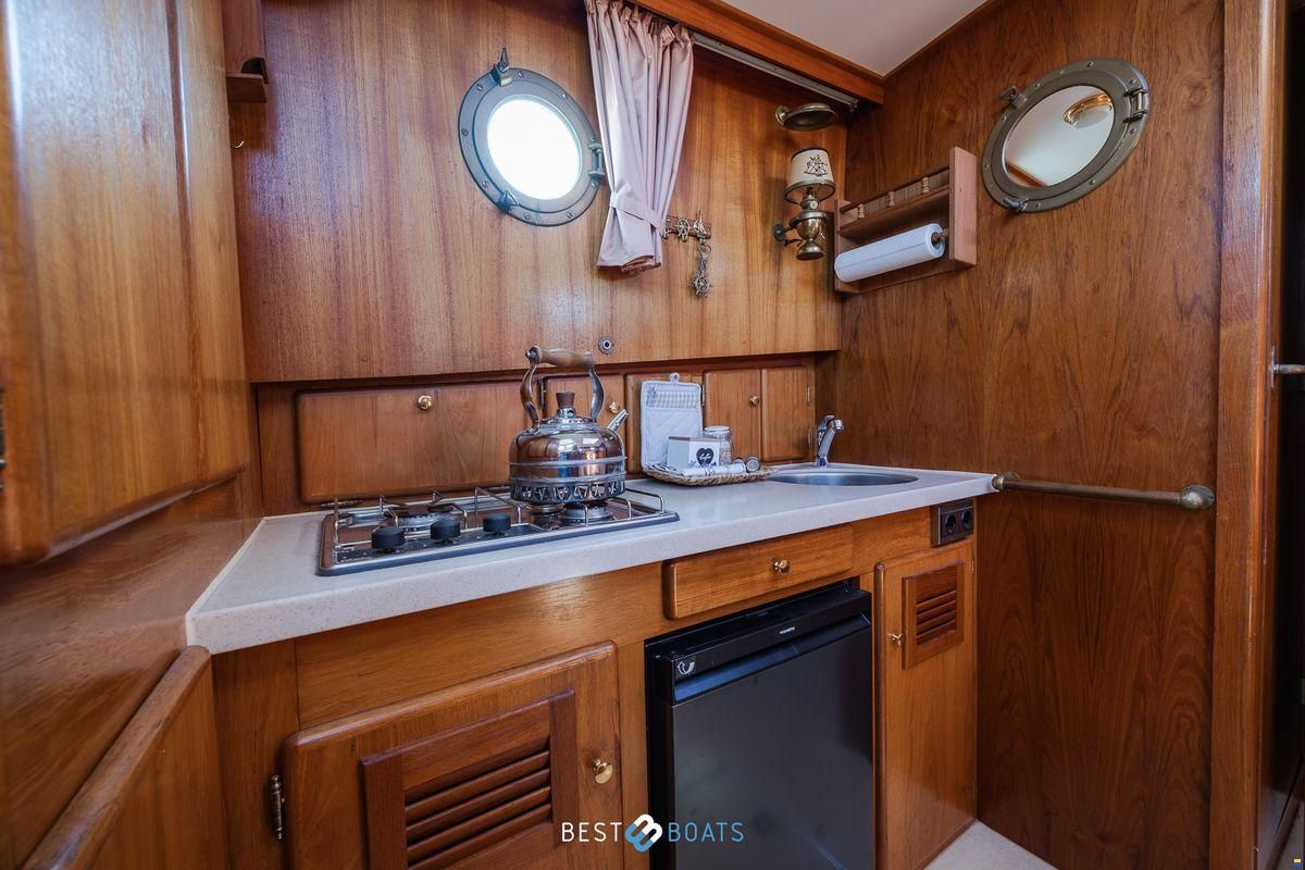 Linssen St. Jozef 1050 Salon AK-L