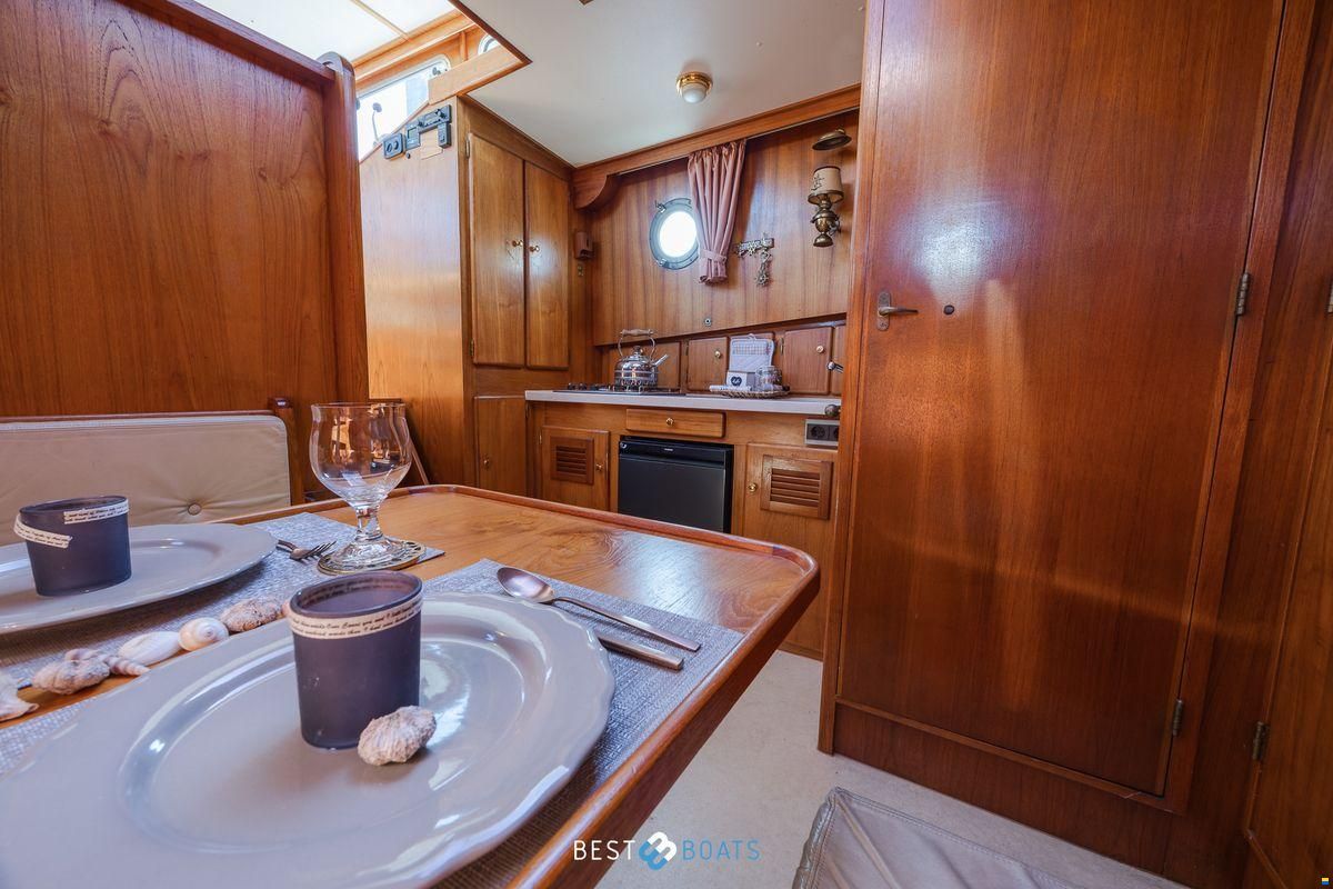 Linssen St. Jozef 1050 Salon AK-L