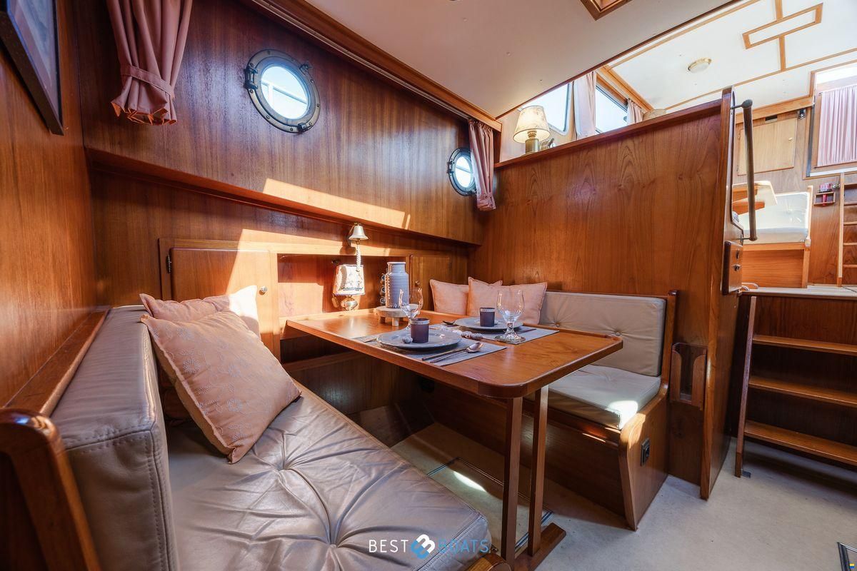 Linssen St. Jozef 1050 Salon AK-L