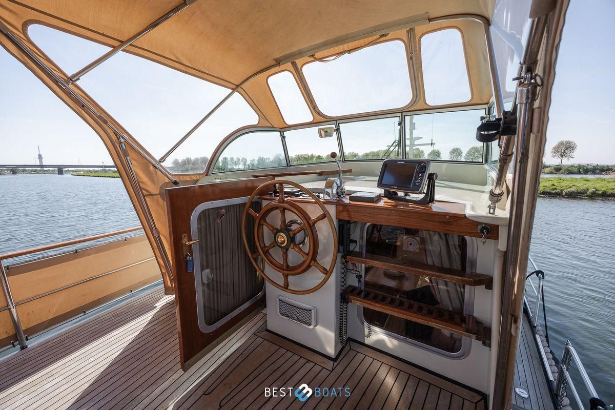 Linssen St. Jozef 1050 Salon AK-L
