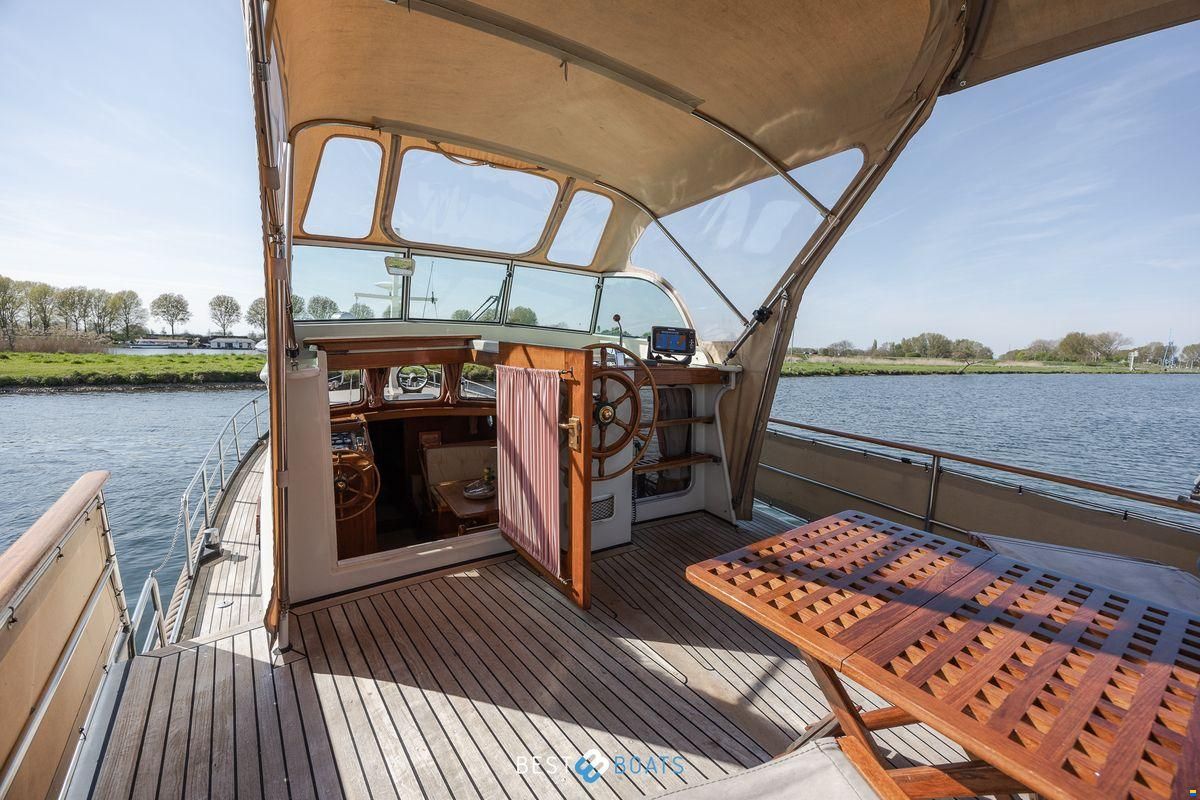 Linssen St. Jozef 1050 Salon AK-L