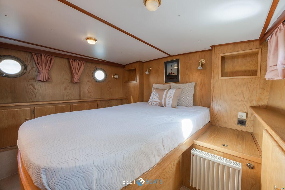 Linssen St. Jozef 1050 Salon AK-L