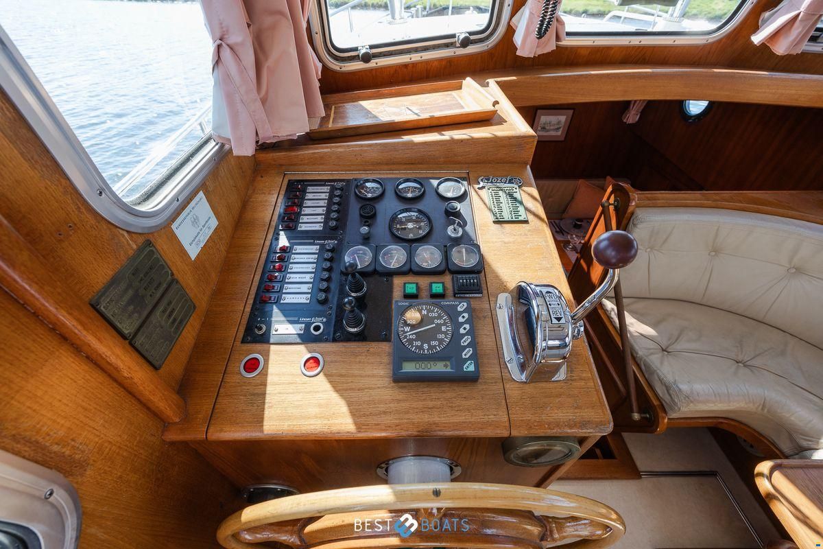 Linssen St. Jozef 1050 Salon AK-L