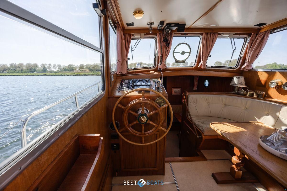 Linssen St. Jozef 1050 Salon AK-L