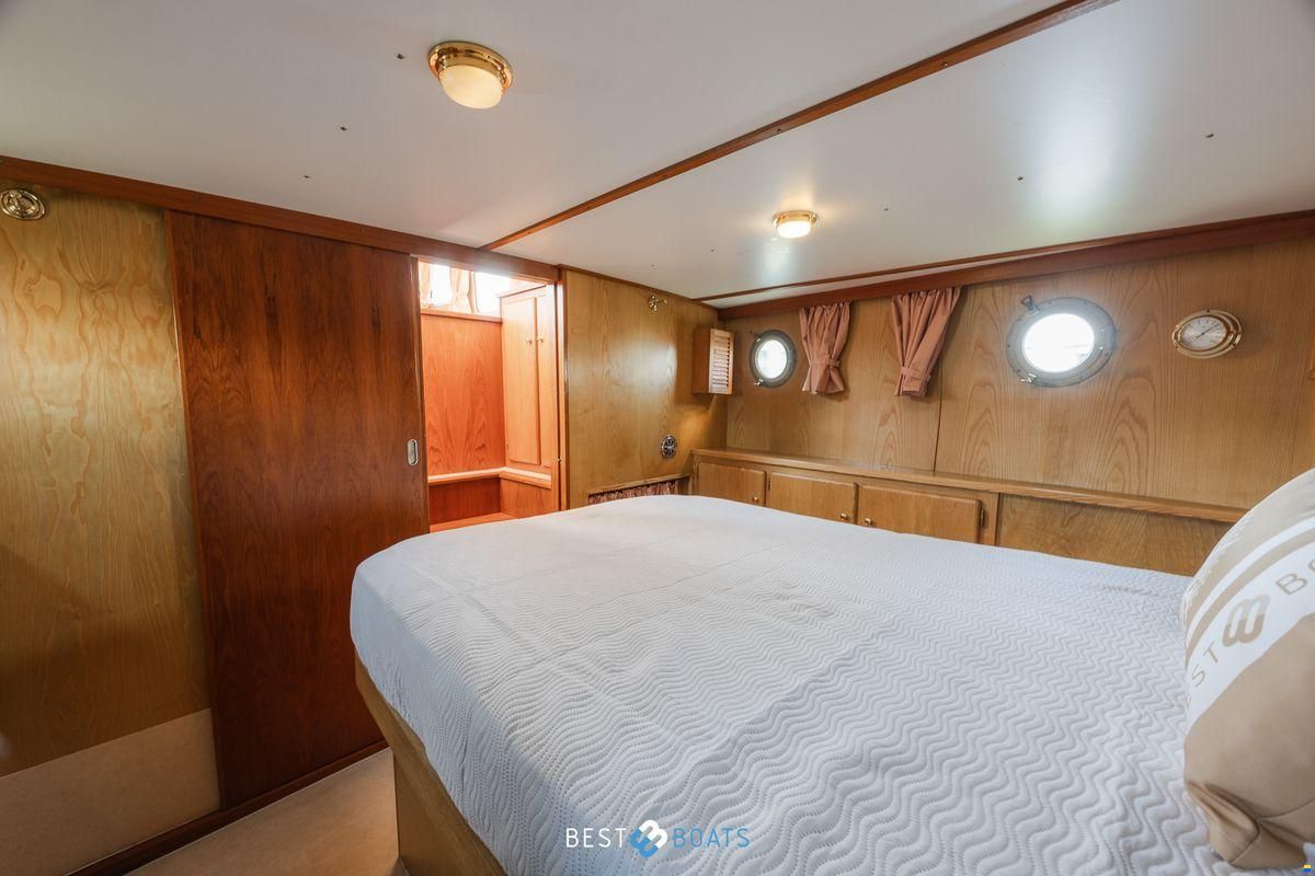 Linssen St. Jozef 1050 Salon AK-L